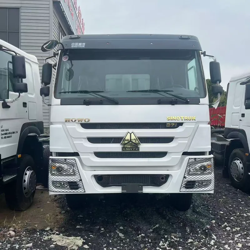 HOWO 6×4 dump trucks, also known as muck trucks, suitable for construction, earthwork and sand & stone projects.