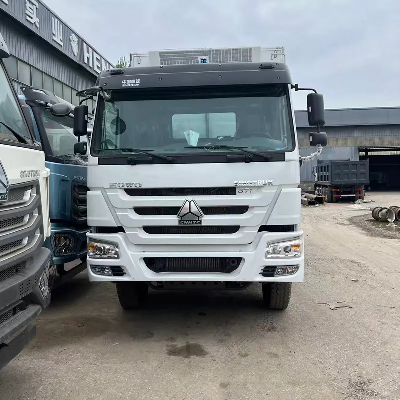 SINOTRUK HOWO 6x4 Reefer Truck, 371HP,