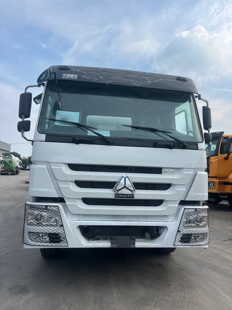 豪沃 6×4 371 马力搅拌车